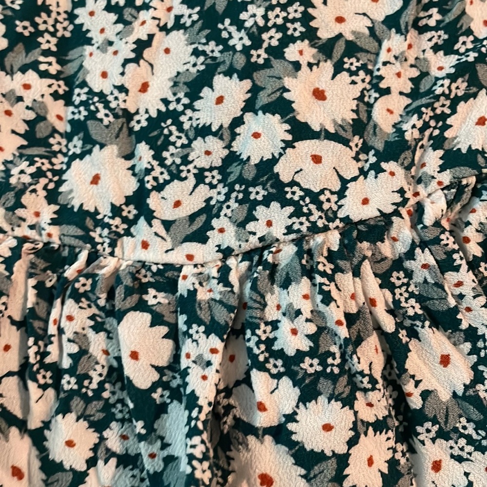 EUC - Forever 21 - green and white floral skort - juniors size Small. - Picture 2 of 7